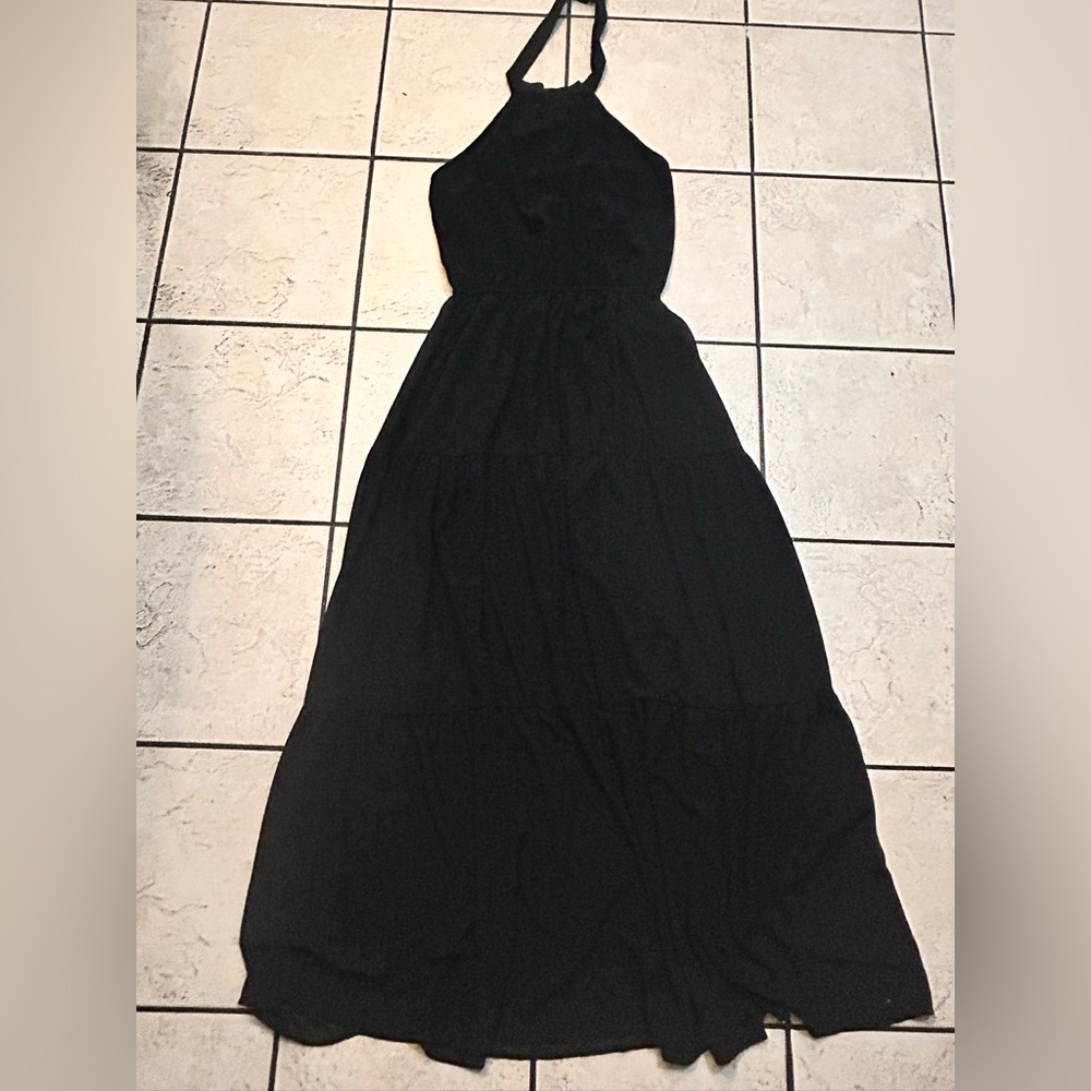 Elegant Black Halter Maxi Dress 👗🥰 - Picture 2 of 8